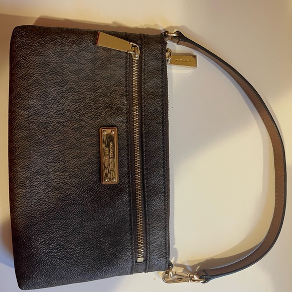 michael kors wristlet - Picture 1 of 5